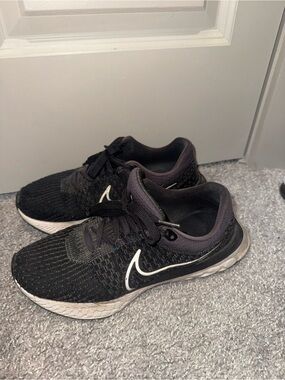 Nike Black and White Knit Running Shoes